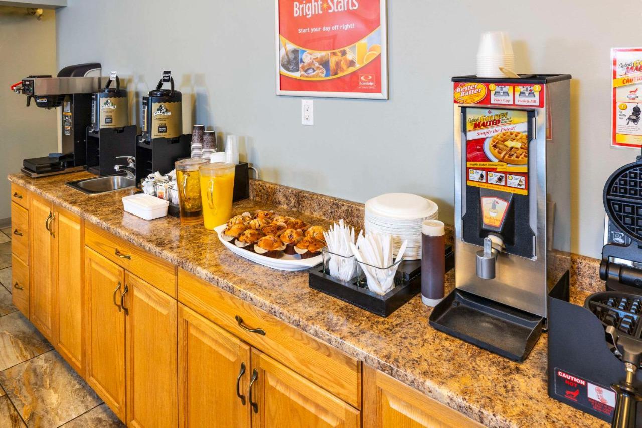 Econo Lodge Miramichi Zewnętrze zdjęcie